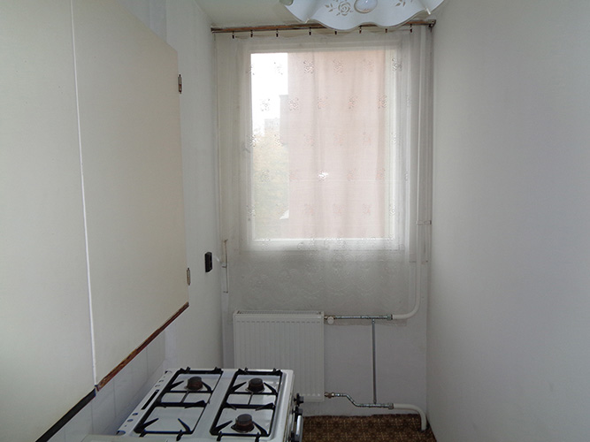 M�sf�l szob�s v�ci t�vf�t�ses panellak�s konyha