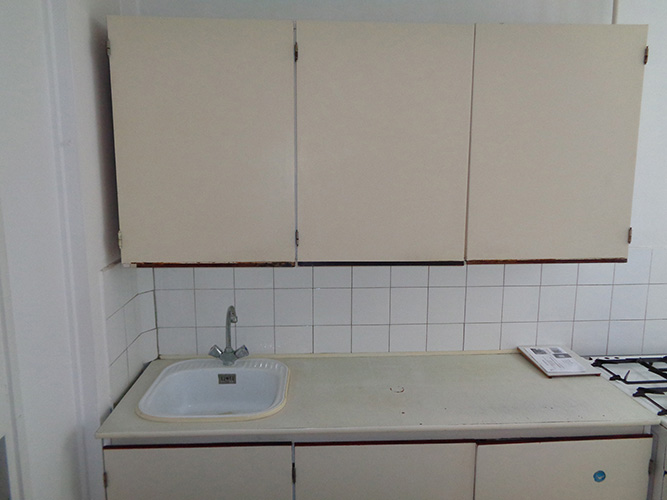 M�sf�l szob�s v�ci t�vf�t�ses panellak�s konyhab�tor