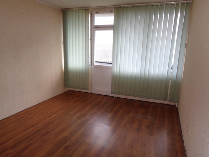 M�sf�l szob�s v�ci t�vf�t�ses panellak�s nagyszoba